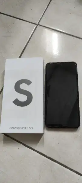 Samsung S21 FE pemakai cewe