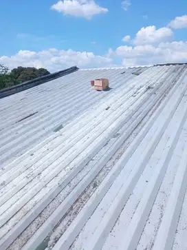 Pemasangan atap alderon rumah/gudang