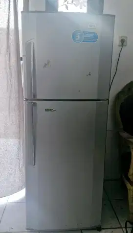 Kulkas 2 pintu LG