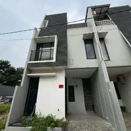 Over Kredit Rumah ada Rooftop 3 Lantai