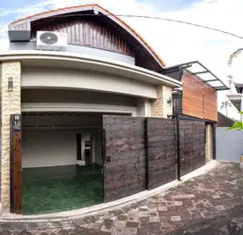 Rumah Tropis 2 Lantai Semi Vila di Muding Kerobokan