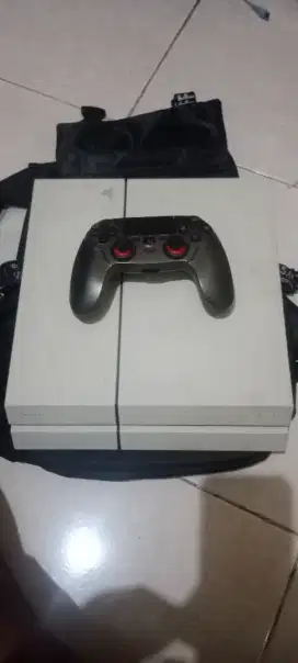 Jual sepaket ps 4 + TV LED slim