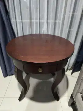 Meja Sisi/Nakas Bundar Rosewood Klasik dengan Laci-Fungsional & Elegan