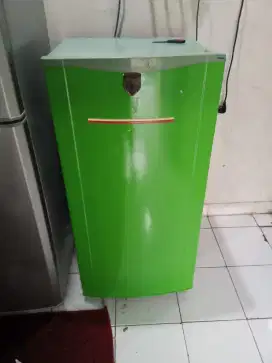 kulkas 1 pintu merek Sharp