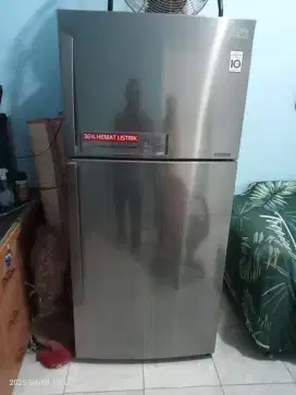 DIJUAL KULKAS LG 2 PINTU BESAR