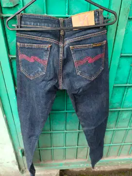 Nudie jeans wanita