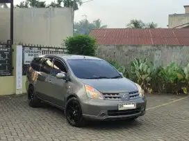 Nissan grand Livina sv