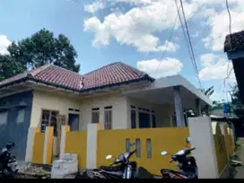 Rumah dijual, Halamannya Luas