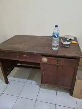 Meja jati tua tahun 1984