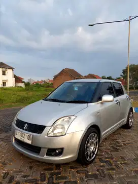 Suzuki Swift 2010 Bensin