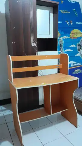 Meja belajar anak kos