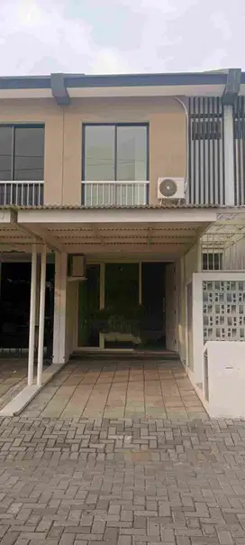 dijual rumah royal residence sby