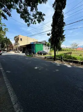 Tanah Poros Jalan Kota Batu .