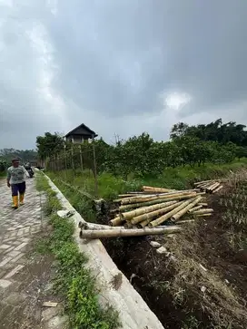 Pekarangan sumbergondo batu area cafe
