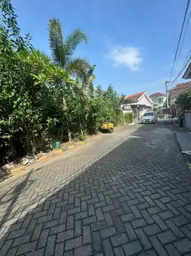 Tanah kavling siap Bagun lokasi di tengah perumahan .