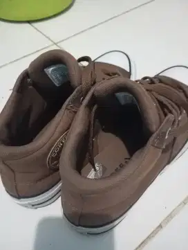 Sepatu Converse Coklat