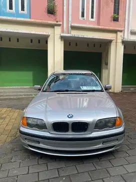 BMW 318i 2000 Bensin