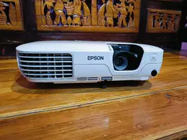 LCD Proyektor Epson EB-S7 Warna Tajam Normal