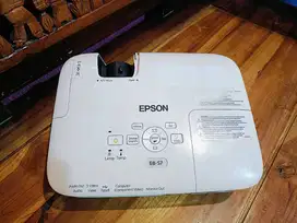 LCD Proyektor Epson EB-S7 Warna Tajam Normal