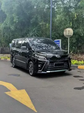 (TDP 8 Jt) Toyota Voxy 2018 at ( Low kilometer asli)