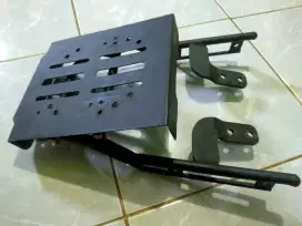 BREKET BOX GESER VIXION/ TOP BOX