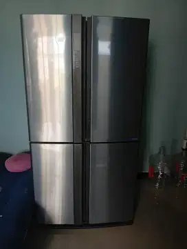 Kulkas Sharp 4 pintu, inverter