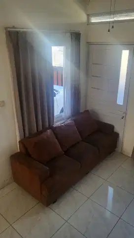DIJUAL PRELOVED SOFA 3 SEATER WARNA COKLAT