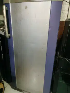 kulkas 1 pintu , normal 100% pakaian sendiri