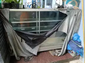DIJUAL CEPAT!!! ETALASE JUALAN BEKAS