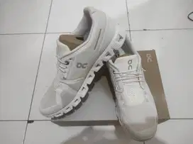 Jual Sepatu On Cloud 5 Running Warna Putih Ukuran 44.5 Original Unisex