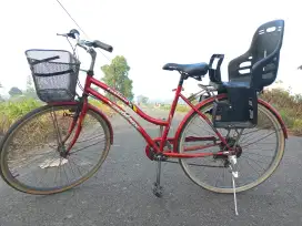Sepeda bekas ada keranjang