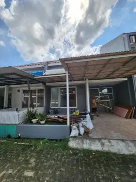Rumah siap huni tanah luas di pusat kota depok