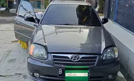 Hyundai Avega Abu-abu metalik