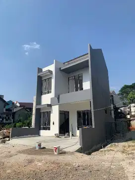 Rumah minimalis moderen dua lantai di Kelapa dua wetan.