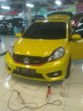 Kaca film mobil panggilan