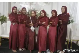 Gaun pesta pernikahan masih mulus 100 ribuan saja kk minat WA saja/