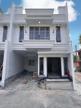 Dijual Rumah TOWNHOUSE CLASSIC MODERN 2 LANTAI + ROOFTOP