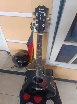 GITAR TAYLOR ANYAR