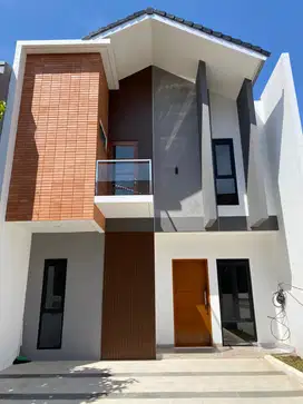 Rumah Baru lokasi strategis di sayap BKR Buah batu Bandung