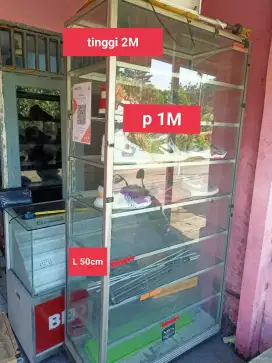 Etalase jualan pajangan