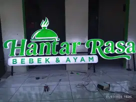 Huruf timbul nyala costum