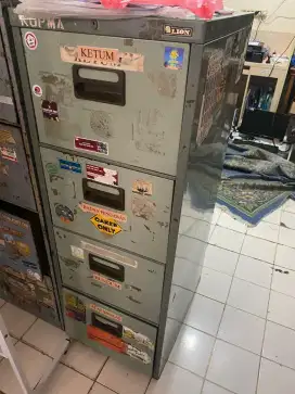 Lemari 4 loker besi bekas kondisi sesuai gambar