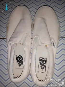 Sepatu vans wanita