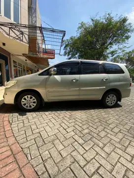 Toyota Kijang Innova 2012 Bensin