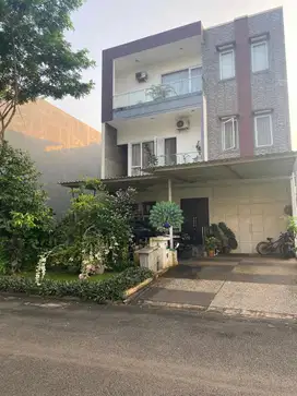 Rumah mandiri di cluster elit Scarlet gading serpong