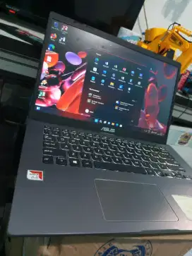 laptop Asus x409B.  Ram 8gb/SSD 256GB. Keyboard nyala.  Windows 11