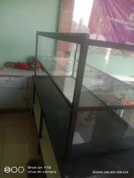 Dijual Cepat Meja Lemari Etalase Rumah Makan