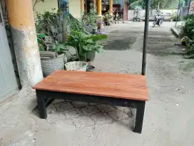 meja lesehan ga jadi pakai ada 5meja jual borongan aja