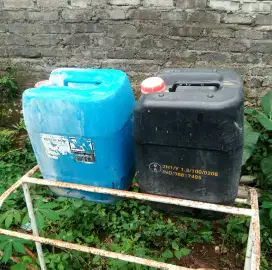 2 Buah Jerigen Kompan 5L Bekas