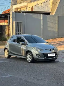 MAZDA 2 2013 / 2012 Abu Abu Murah Garansi Matic Kredit Bekas Surabaya